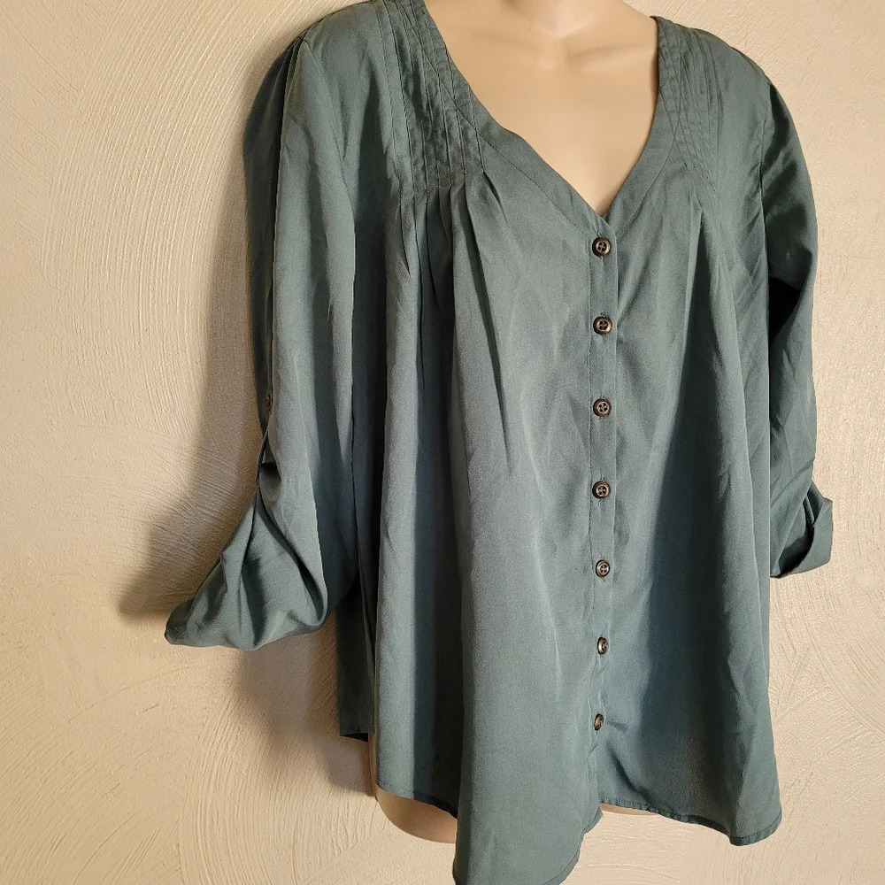 O'Neill Greenish Blue Deep V-neckline Button Down Blouse Size Women's Medium - Picture 5 of 10